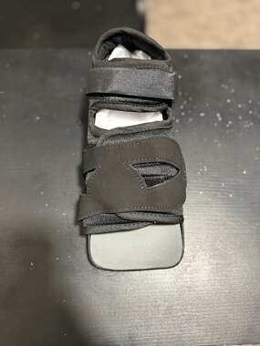 United Ortho Post Op Shoe Men’s Small Adjustable Orthopedic Recovery Shoe Broken